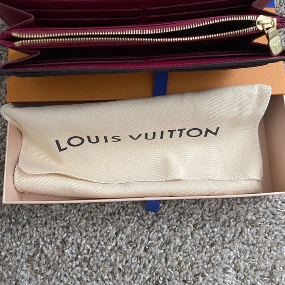 Louis Vuitton Sarah MNG wallet